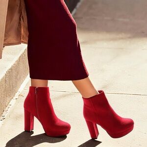 Dream Pairs Faux Suede Red Boots Size 8